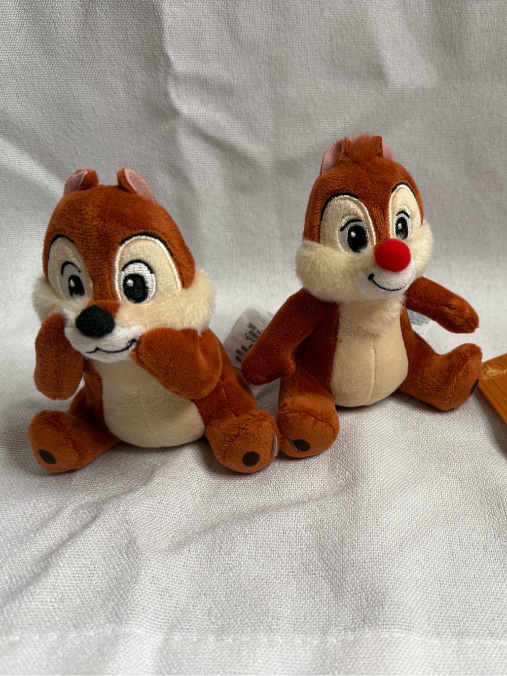 Disney DVC Chip & Dale Shoulder Plush Set Magnetic Pal NWT Vacation Club